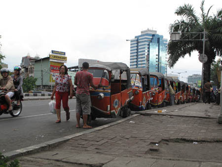 Tốt nghiệp Harvard đi làm xe ôm